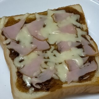 カレールー☆リメイク♪チーズとハムのトースト♡
